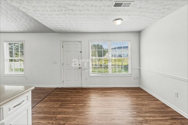 Photo - 282 Rockingham Dr