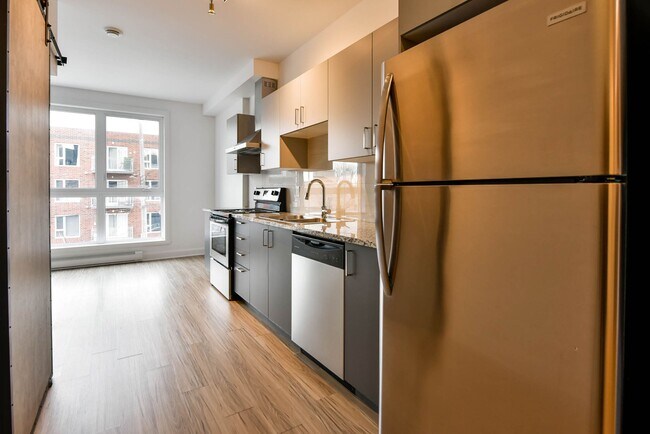 Photo - 6600 Av. de Darlington Unit 211