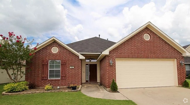 Building Photo - Beautiful 3 Bedroom House in Savannah Place