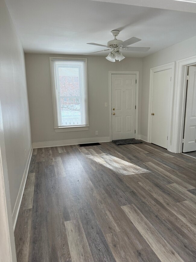 Building Photo - 813 W Saint James St