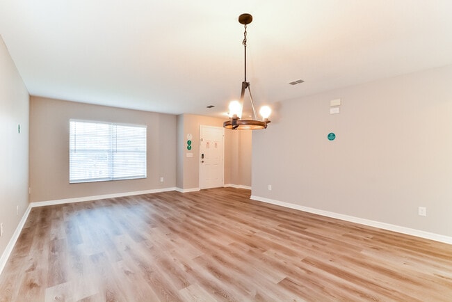 Photo - 1382 Karok St