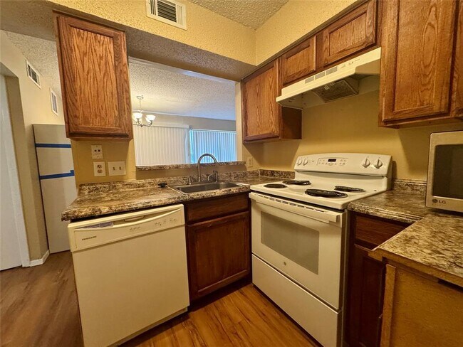 Photo - 8905 Parkfield Dr Unit 102
