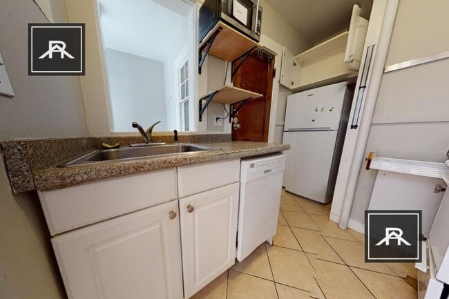 Building Photo - 2 bedroom in Cambridge MA 02138 Unit 3 Rental