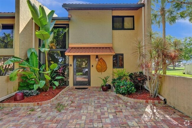 Building Photo - 700 E Coco Plum Cir Rental