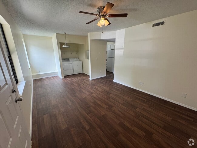 Building Photo - 1 Bedroom / 1 Bath Apartment in Batesville Unit 3A