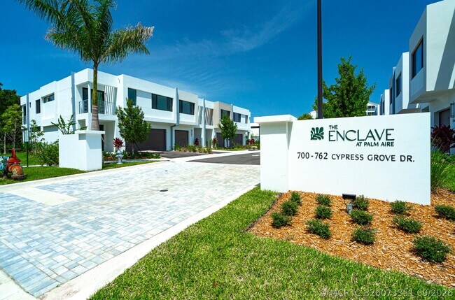 Building Photo - 702 Cypress Grove Dr