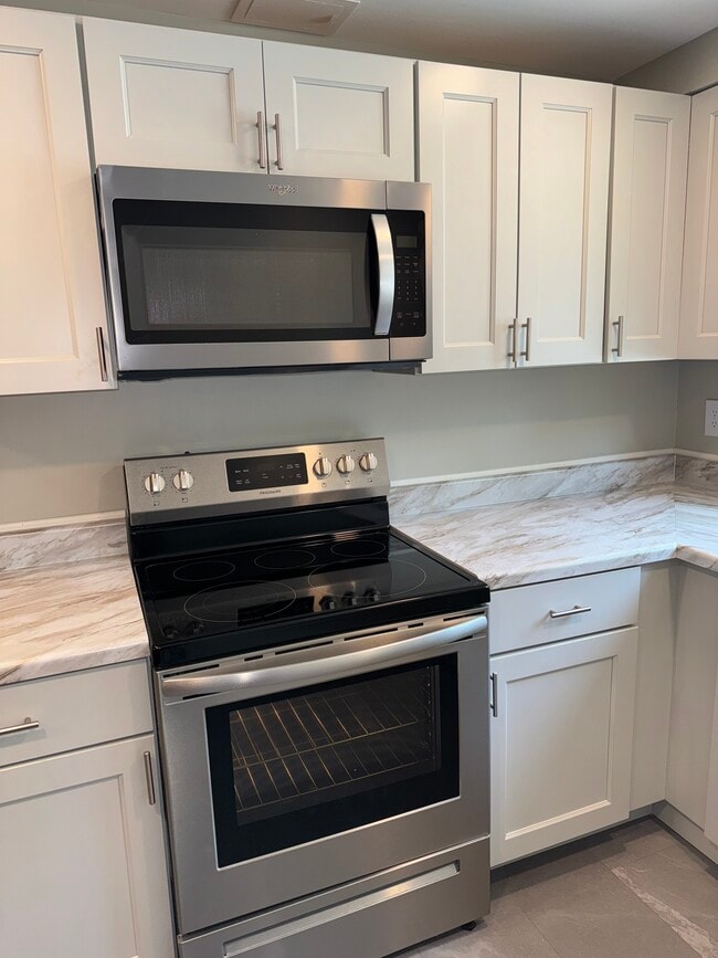 Building Photo - 145 Caledonia St Unit 2E Rental