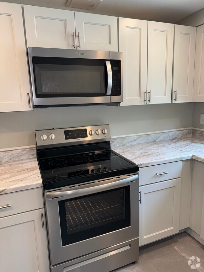 Building Photo - 145 Caledonia St Unit 2E Rental