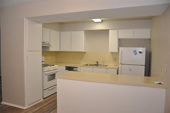 Photo - 10810 Topperwein Dr