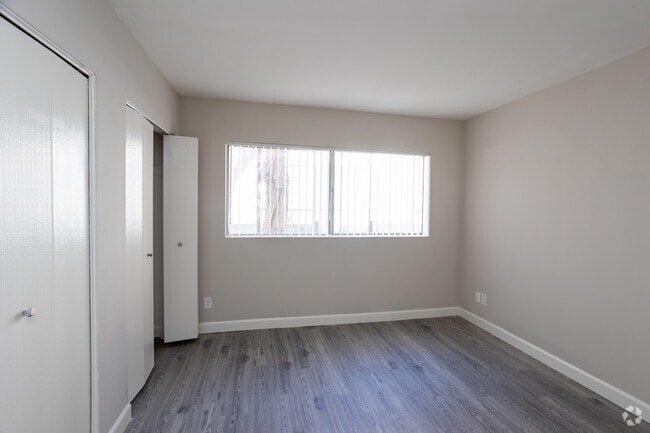 2BR, 2BA - 1050sqft