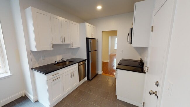 Photo - 124 Sutherland Rd Condo Unit F