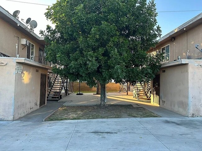 Building Photo - 14424 Flallon Ave
