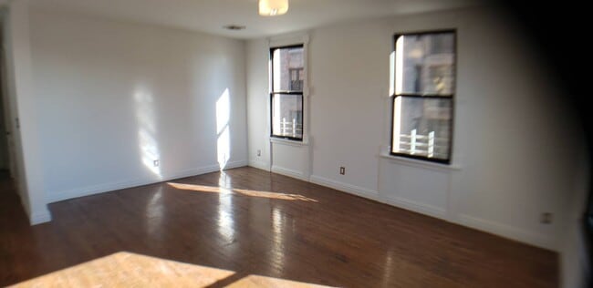 Building Photo - 42 Park Terrace E