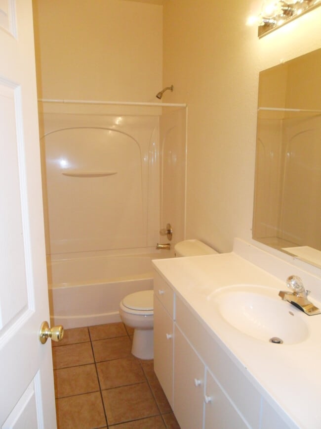 Photo - 1433 E Elm St