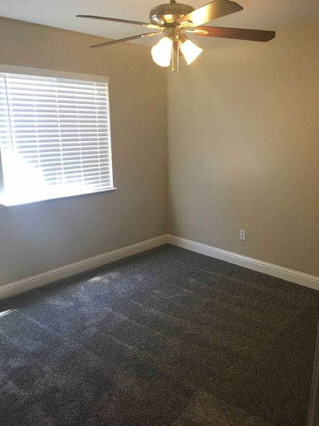 Photo - 3+2 NW Hageman & Jewetta Area $2200+ $2200...