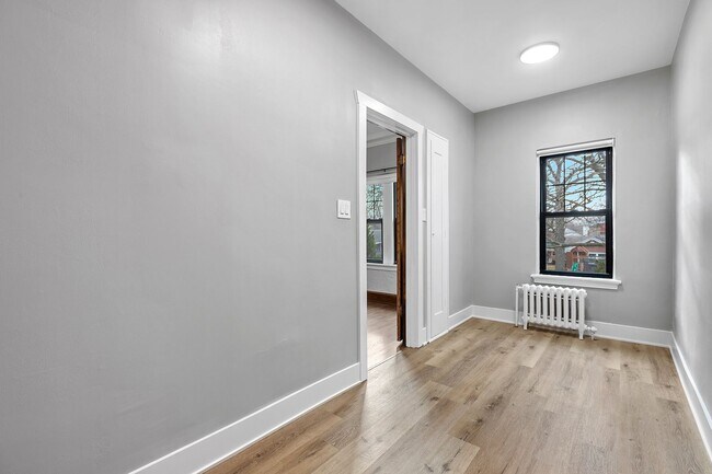 Photo - Newly Remodeled Vintage Charm with 21st Century : Move In Special for June 2025 $1,070.00 Unidad 103