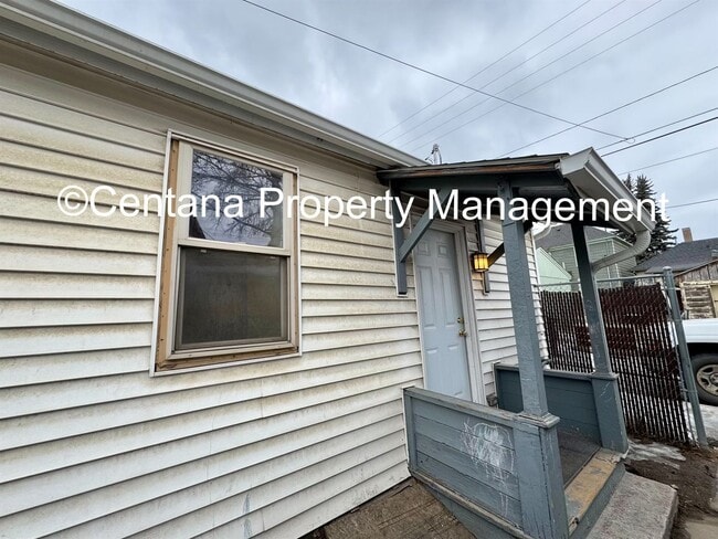 Photo - 1265-1265-1262 1st St Unidad 1265 1/2 Farrell