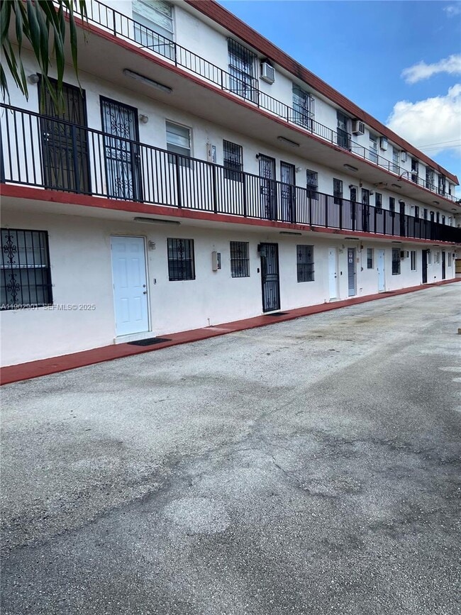 Photo - 1000 W 28th St Unit 3