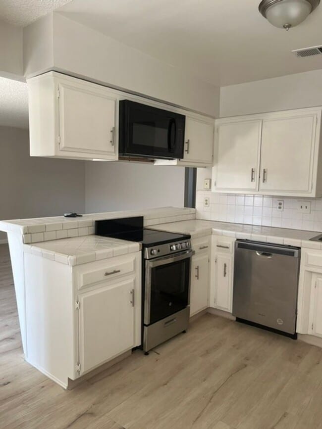 Photo - 6400 Stockdale Hwy Unidad 6400-3