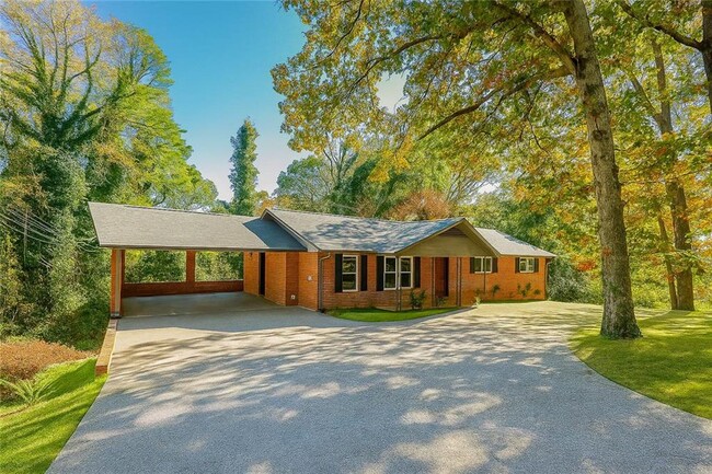 Building Photo - 5425 Skyview Dr SW