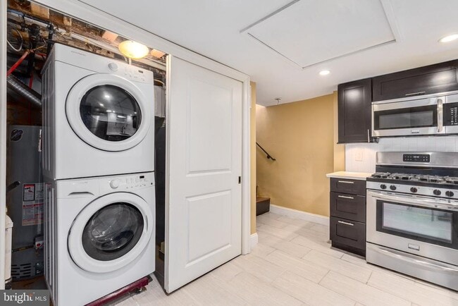 Building Photo - 953 N Randolph St