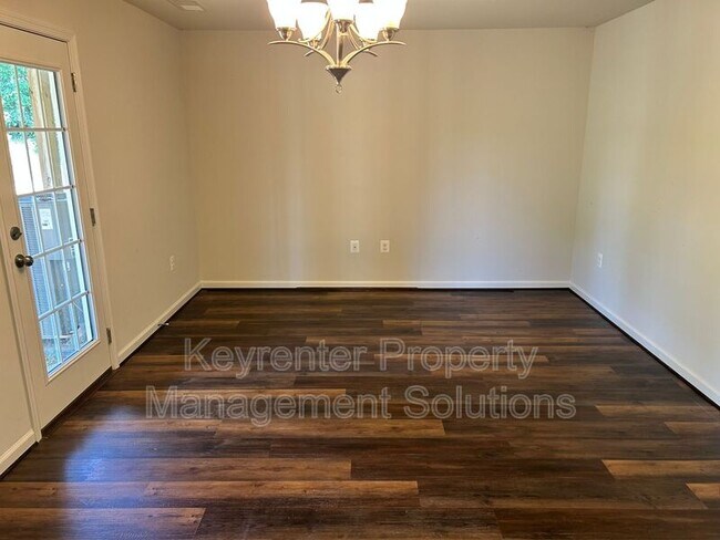 Photo - 213 Willowshire Ct