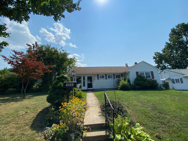 Photo - 1931 Hilltop Terrace House