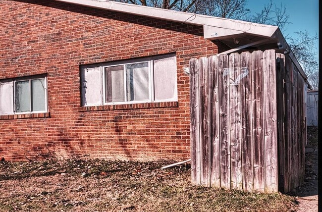 Building Photo - 2735 Joyce Ave Unit D