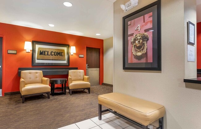 Furnished Studio-Bloomington - Normal