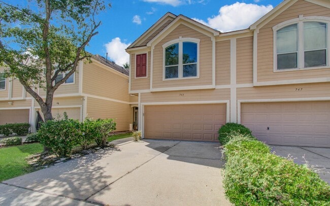 Building Photo - 743 Hallsleigh Ln
