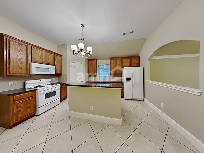 15831 Collinsville Dr