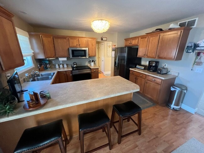 Building Photo - Great family home next door to Edwards Elementary in west Ames-4 bedroom 3 1/2 baths, 2 car garag...