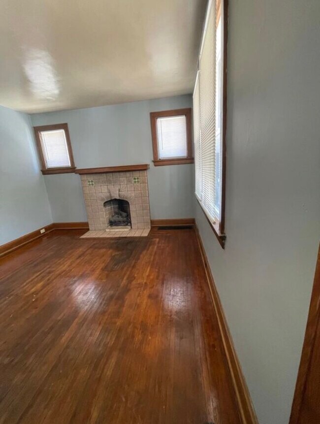 Photo - 4370 St Lawrence Ave