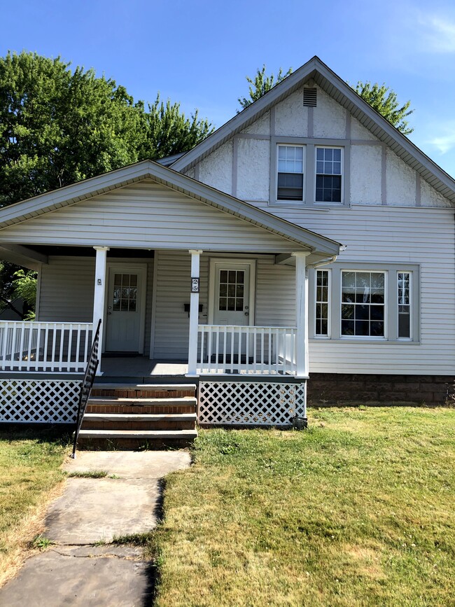 Large front porch - 25 5th Ave Casa