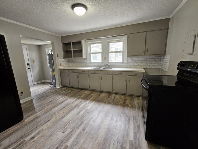 Photo - 808 E Main St