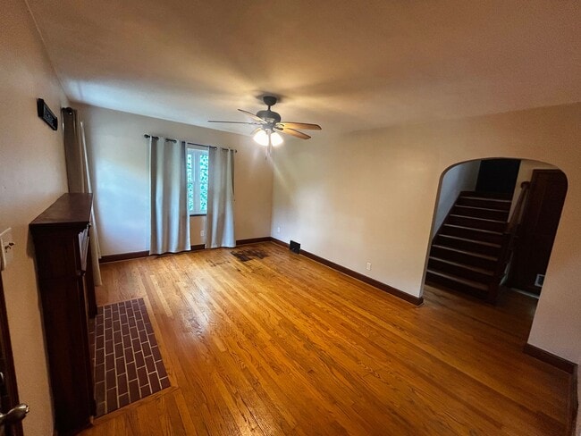 Photo - 635 Jane St