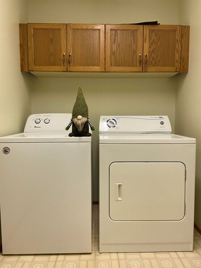 Photo - 2 Bed 1 Bath Unit in Red Deer, AB Unit 212
