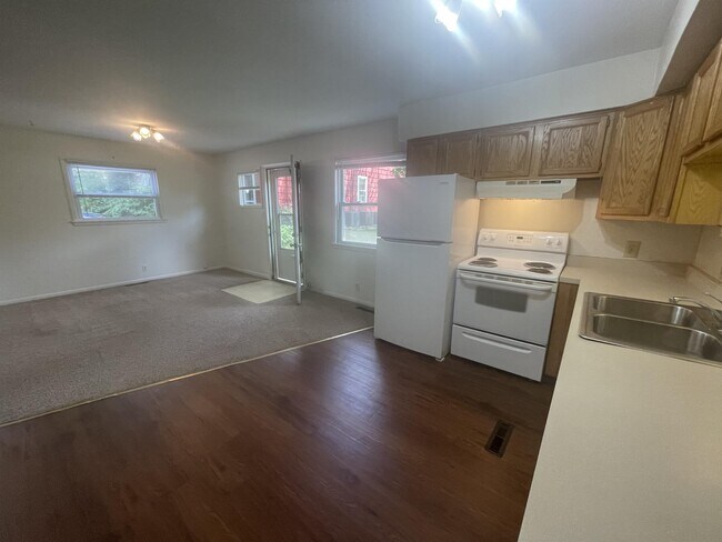 Photo - 521 E 7th St