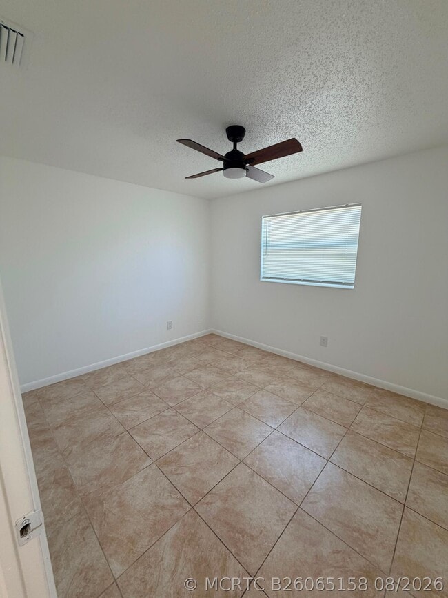 Photo - 1130 N F St