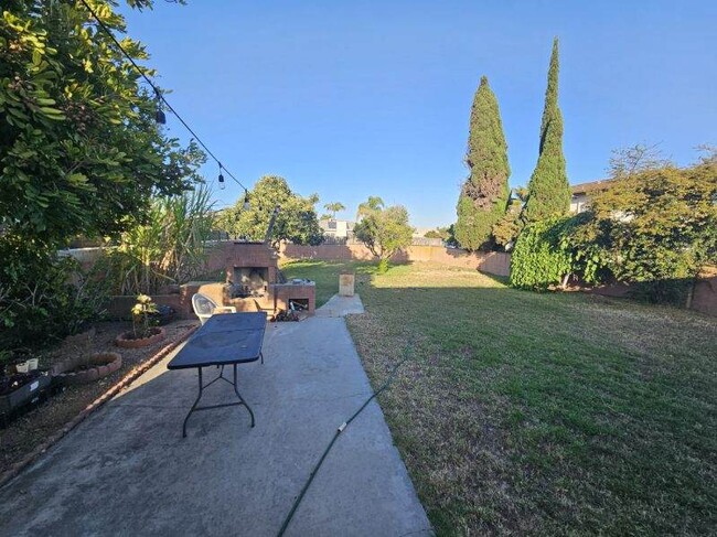 Building Photo - 4605 Seminole Dr