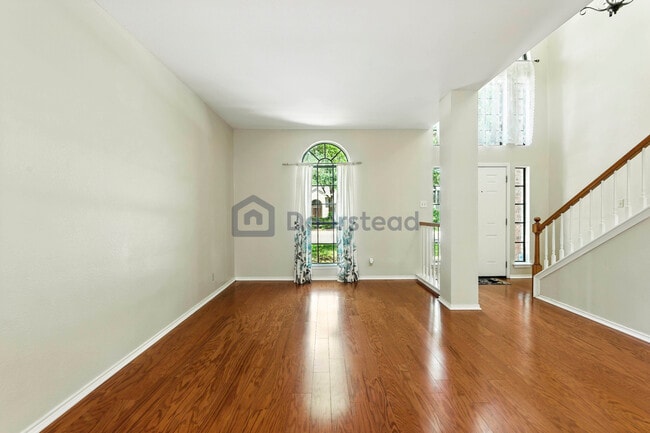 Photo - 2326 Oak Castle