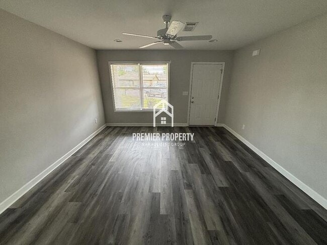 Photo - 144 Bradford Cir