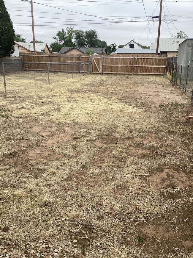 Photo - Cute Updated One Bedroom Near Park & Schools! Pets Welcome!