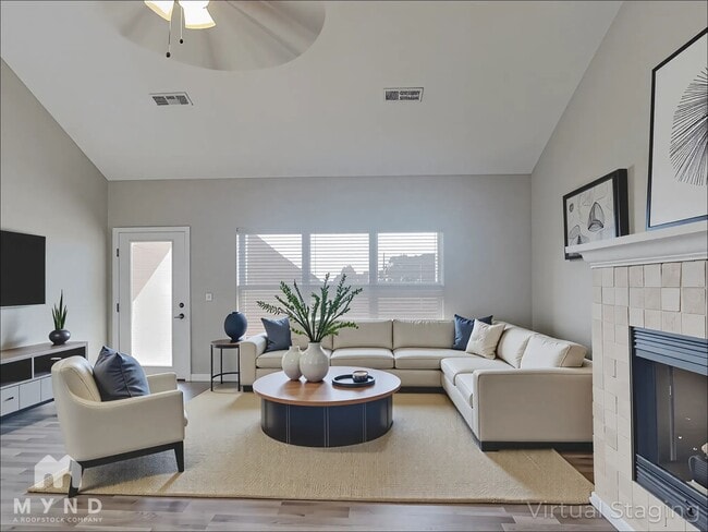 Photo - 805 Sand St