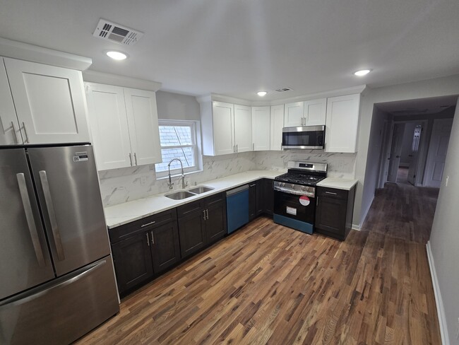 Photo - 231 N Clinton St Unit 3