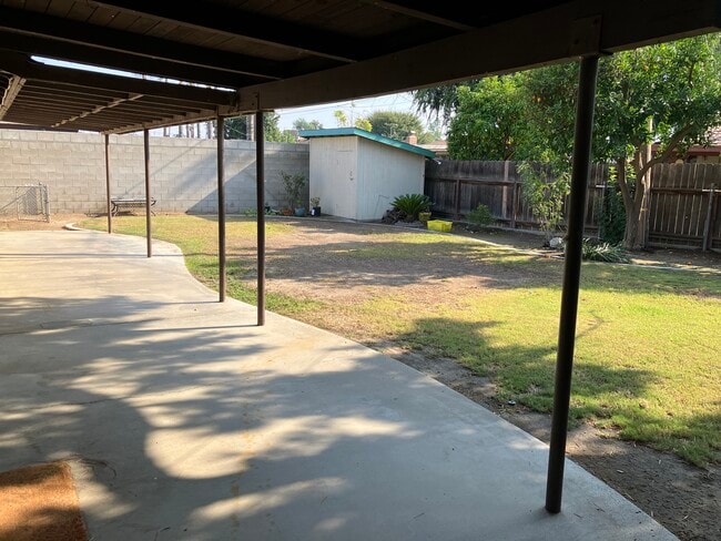 Photo - 4709 Summertree Ln