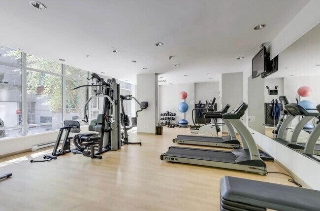 Photo - 1088 Richards St