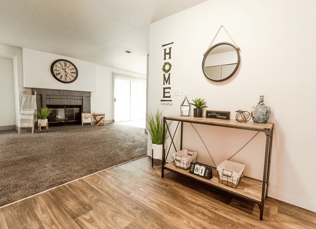 Photo - Crown Pointe Apartments