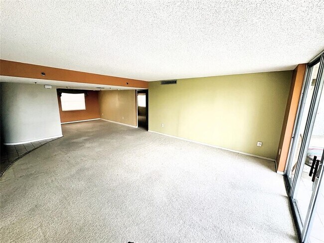 Photo - 3940 Inverrary Blvd