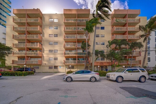 Photo - 600 NE 25th St Condo Unit PHD